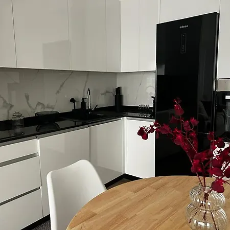 Black Parking A Menos De 1 Min A Pie Apartment Vigo
