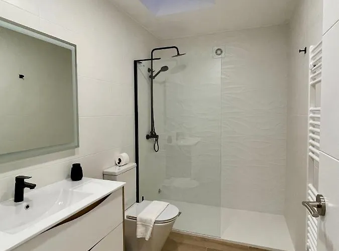 Black Parking A Menos De 1 Min A Pie 公寓