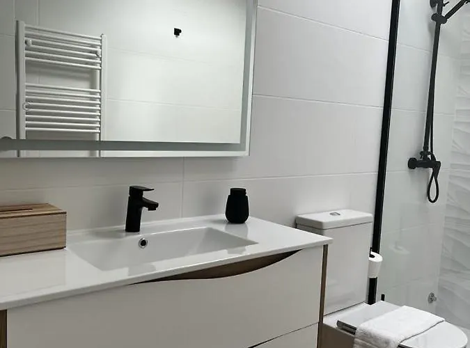 Black Parking A Menos De 1 Min A Pie 公寓