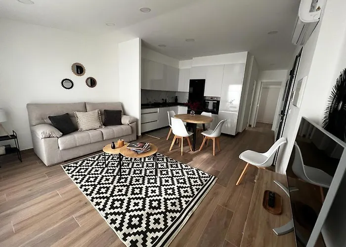 Black Parking A Menos De 1 Min A Pie * 比戈