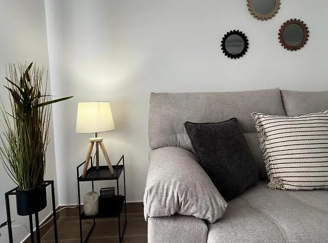 Black Parking A Menos De 1 Min A Pie 比戈